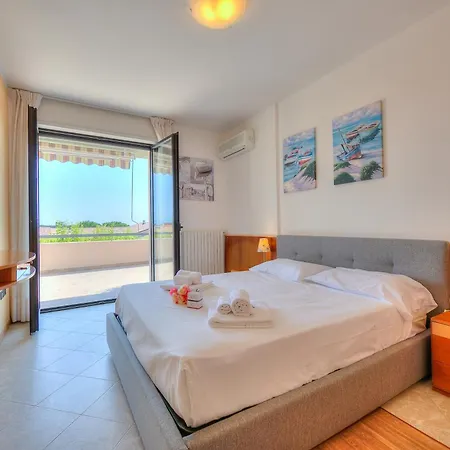 Kristall Pool View - Happy Apartment Desenzano del Garda