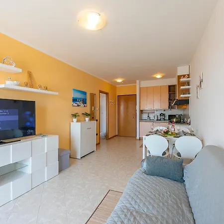 Kristall Pool View - Happy